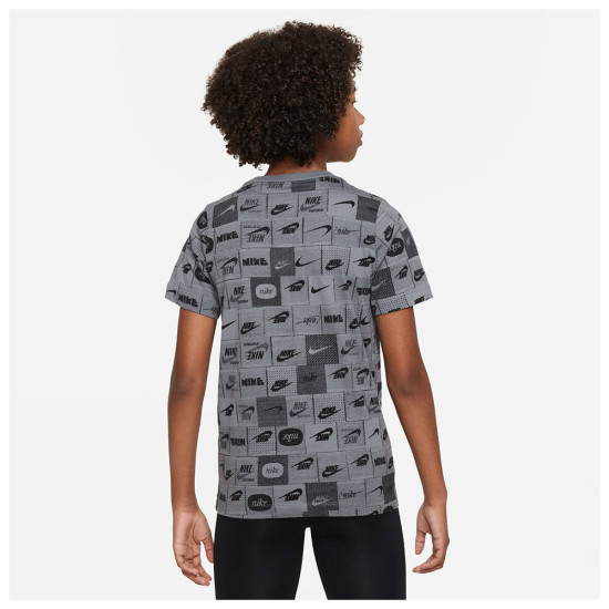 Nike Παιδική κοντομάνικη μπλούζα Sportswear Club Seasonal Allover Print Tee